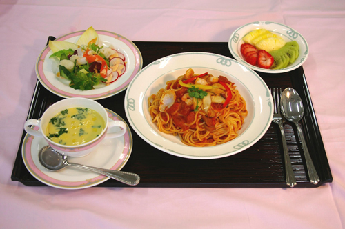 ④スパゲッティトマトソース／スープ／サラダ／デザート