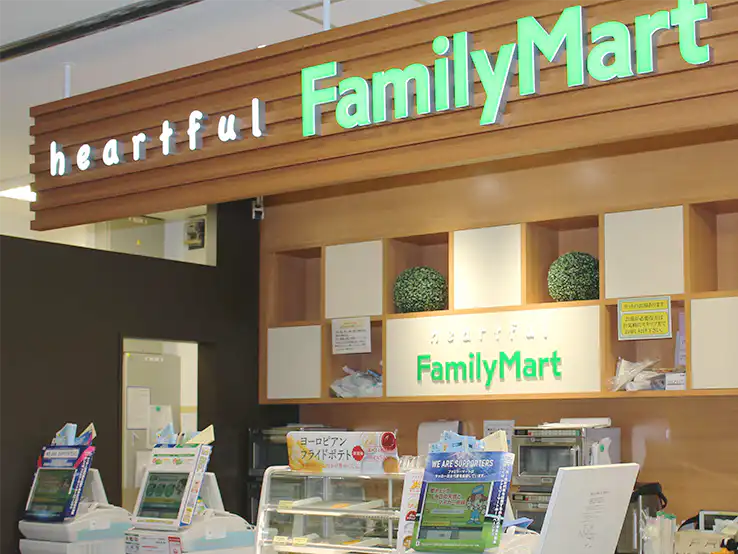 コンビニエンスストア「Family Mart（ファミリーマート）」